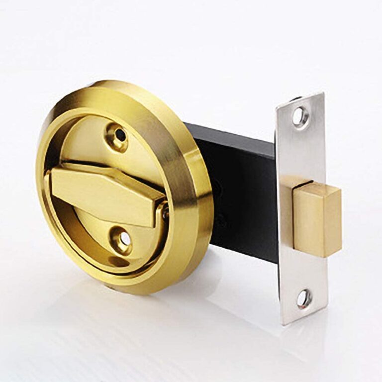 فتح قفل باب خشب