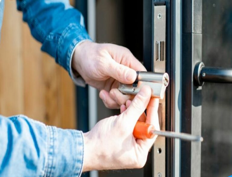 فتح أبواب منازل حولي