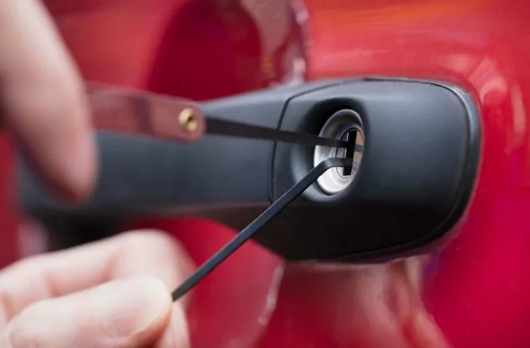 فتح سيارة مقفلة